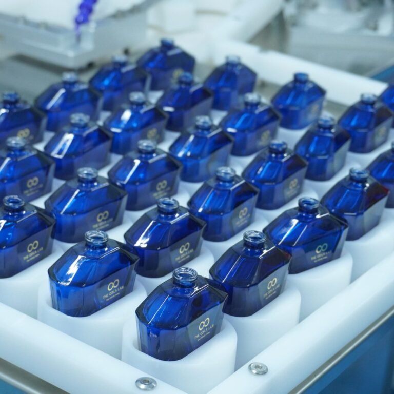 Gia công nước hoa OEM là gì? Cẩm nang khởi nghiệp thương hiệu hương thơm độc quyền